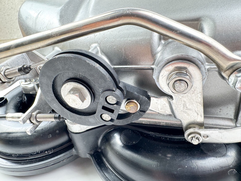 2010 Suzuki 250 HP 4 Stroke Outboard Air Intake Collector 13130-93J21 OEM