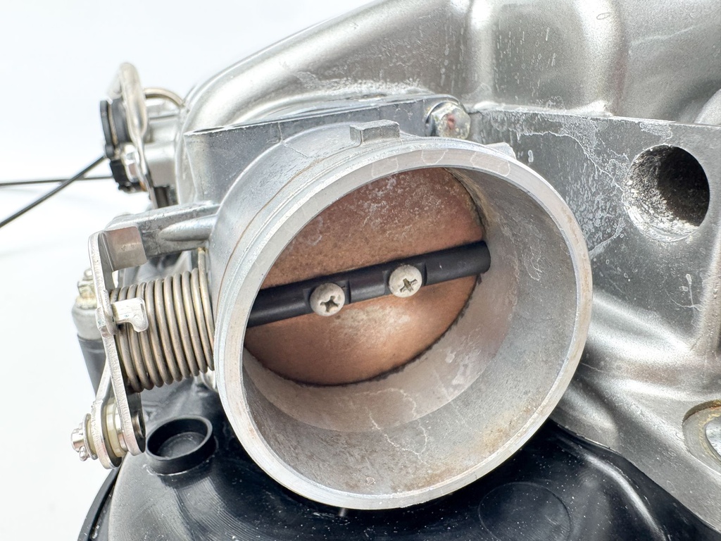 2010 Suzuki 250 HP 4 Stroke Outboard Air Intake Collector 13130-93J21 OEM