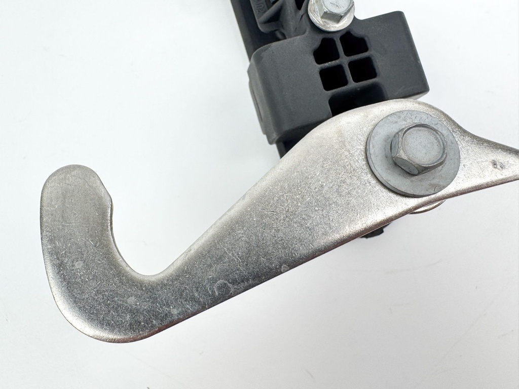 2021 Suzuki 200 HP 4 Stroke Outboard Port Latch Handle 61634-96J02 OEM