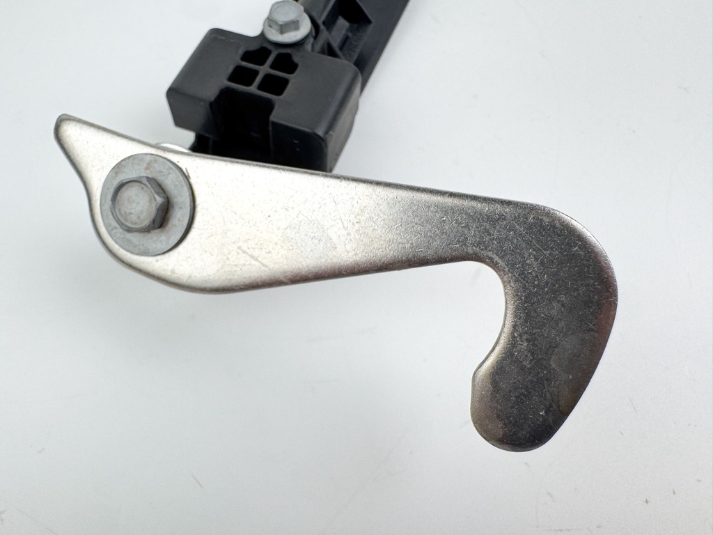 2021 Suzuki 200 HP 4 Stroke Outboard Starboard Latch Handle 61633-96J02 OEM