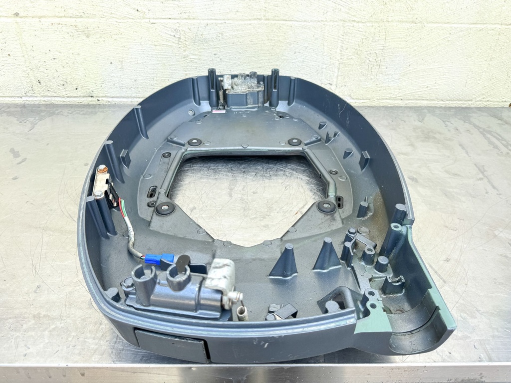 2003 Yamaha 115 HP 4 Stroke Outboard Bottom Cowling Pan 68V-42710-01-8D OEM