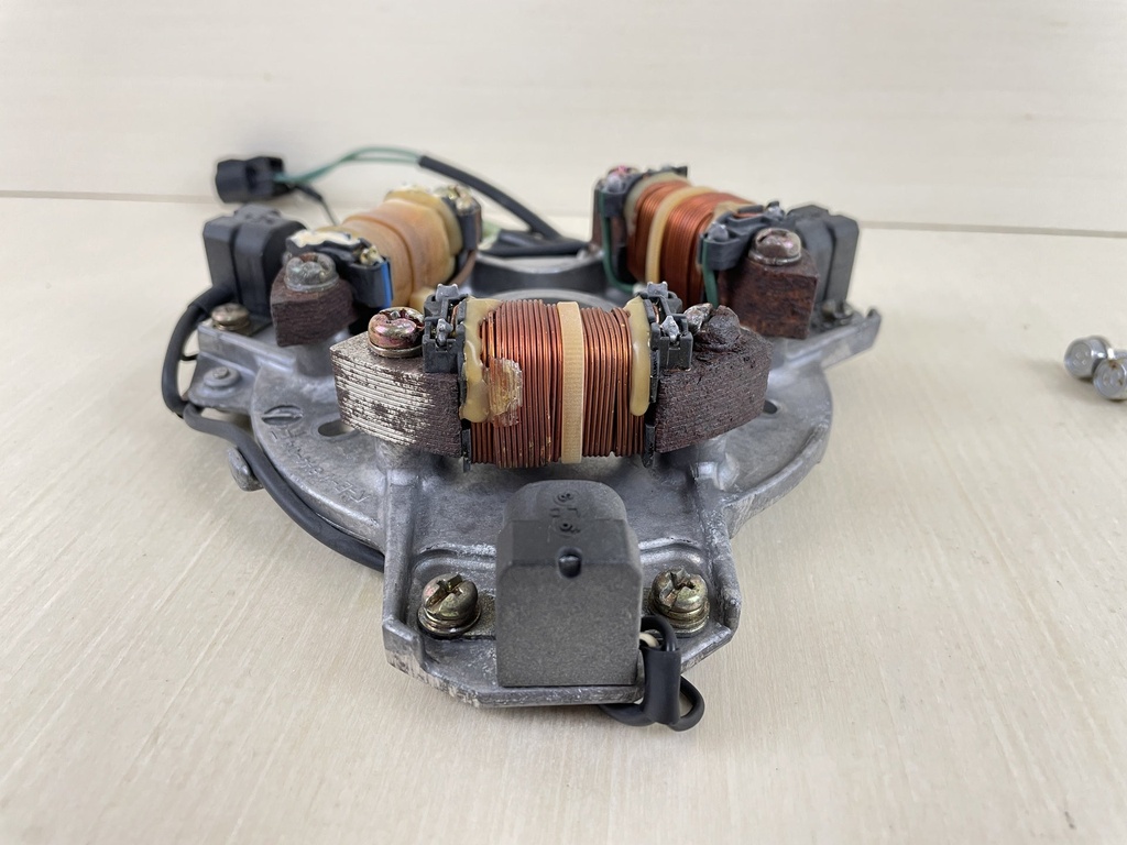 2000 Yamaha 50HP 2 Stroke Outboard Pulser Coil Base Assembly 63D-85560-10-00