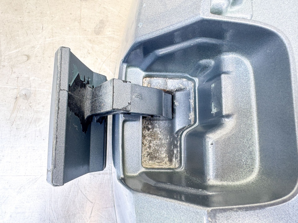 2003 Yamaha 115 HP 4 Stroke Outboard Bottom Cowling Pan 68V-42710-01-8D OEM