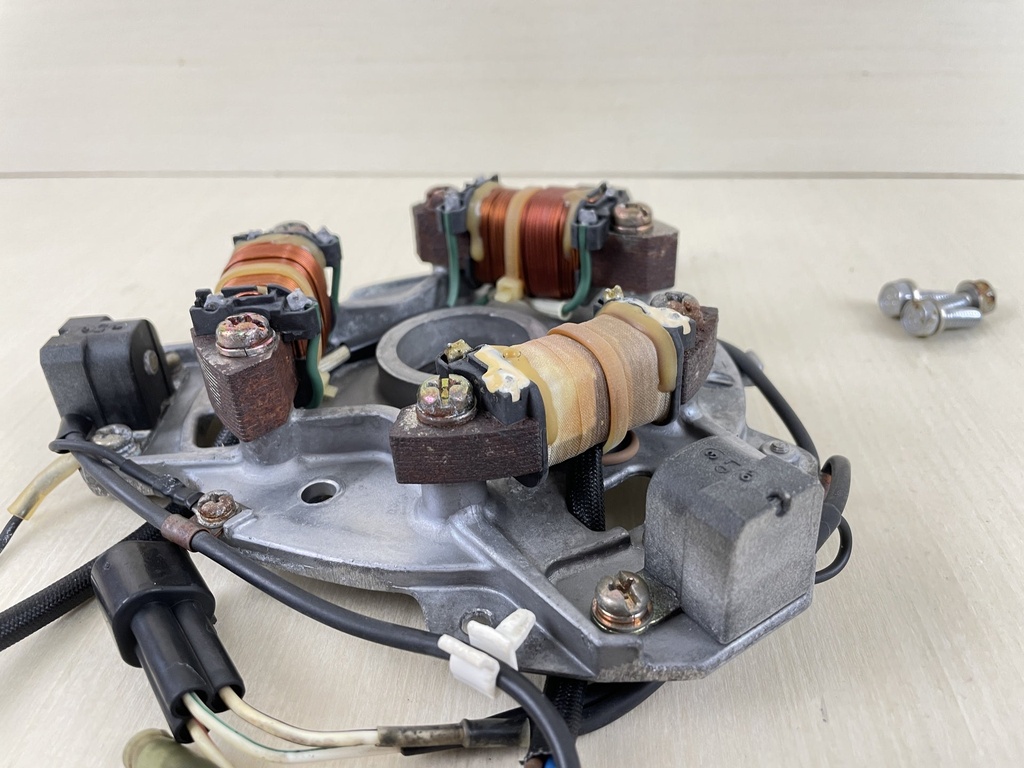 2000 Yamaha 50HP 2 Stroke Outboard Pulser Coil Base Assembly 63D-85560-10-00