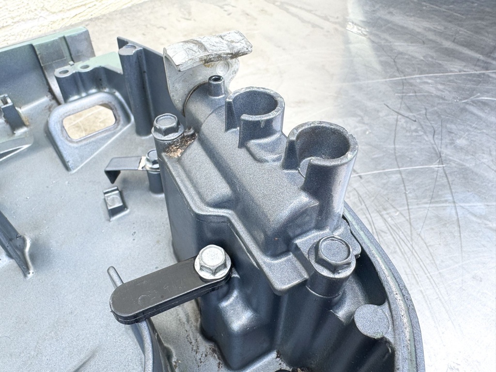 2003 Yamaha 115 HP 4 Stroke Outboard Bottom Cowling Pan 68V-42710-01-8D OEM