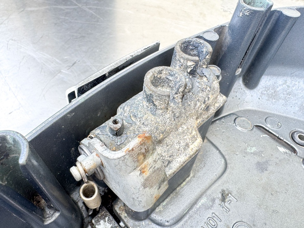 2003 Yamaha 115 HP 4 Stroke Outboard Bottom Cowling Pan 68V-42710-01-8D OEM