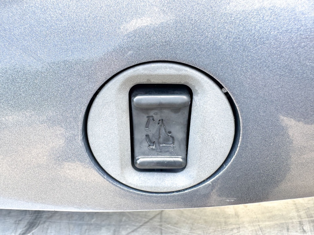 2003 Yamaha 115 HP 4 Stroke Outboard Bottom Cowling Pan 68V-42710-01-8D OEM