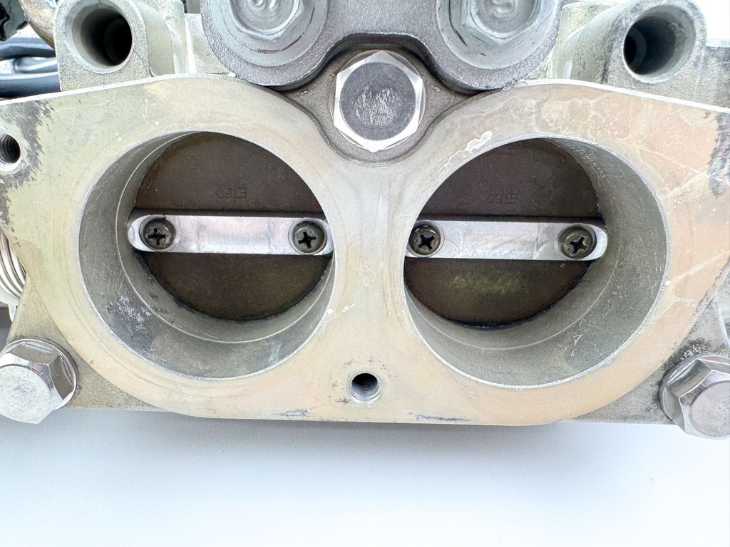 2003 Yamaha 115 HP 4 Stroke Outboard Intake Manifold & Throttle Body 68V-13751-01-00 OEM