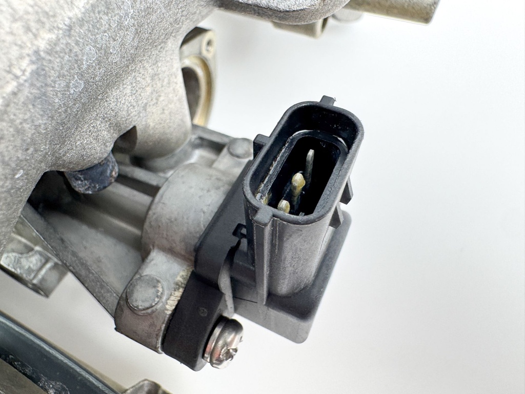 2003 Yamaha 115 HP 4 Stroke Outboard Intake Manifold & Throttle Body 68V-13751-01-00 OEM