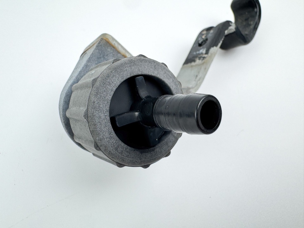 2003 Yamaha 115 HP 4 Stroke Outboard Fresh Water Flush Port 67F-12535-01-00 OEM