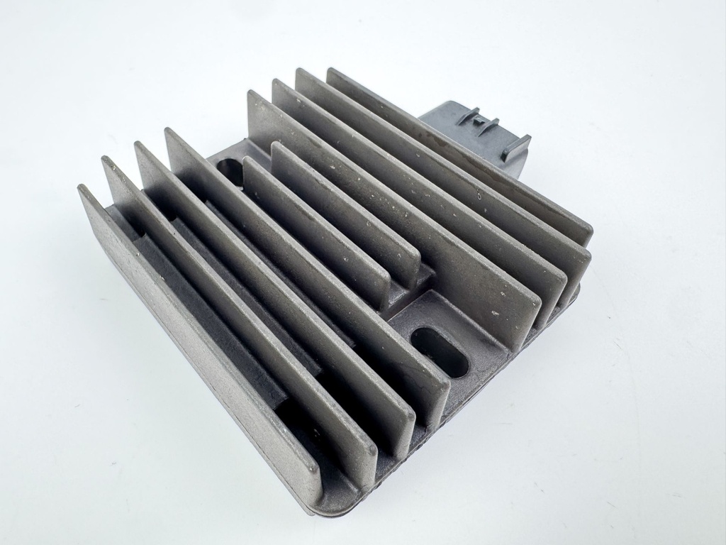 2003 Yamaha 115 HP 4 Stroke Outboard Rectifier & Regulator 68V-81960-00-00 OEM