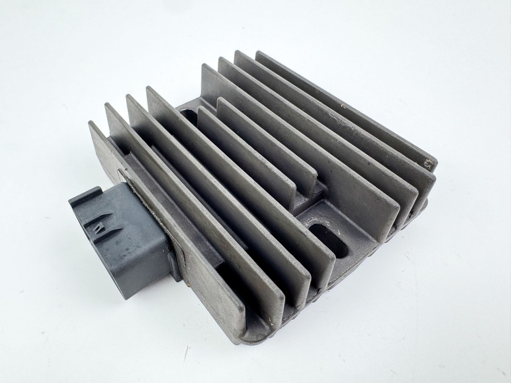 2003 Yamaha 115 HP 4 Stroke Outboard Rectifier & Regulator 68V-81960-00-00 OEM