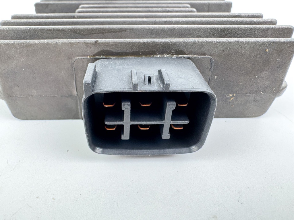 2003 Yamaha 115 HP 4 Stroke Outboard Rectifier & Regulator 68V-81960-00-00 OEM