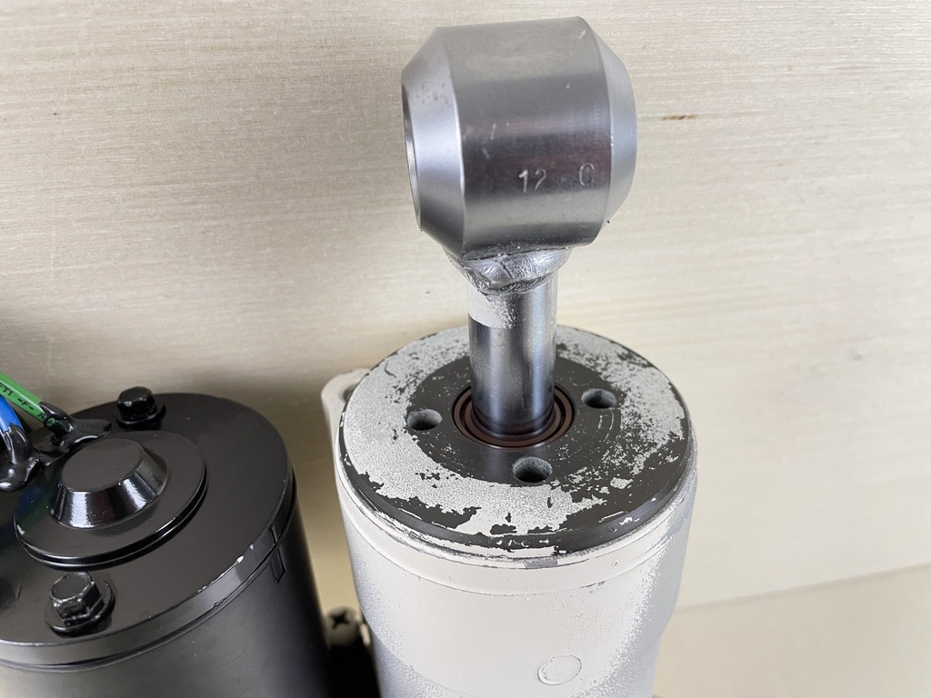 Johnson Evinrude 40HP 50 HP Power Trim & Tilt Unit Assembly 0438135 0435903