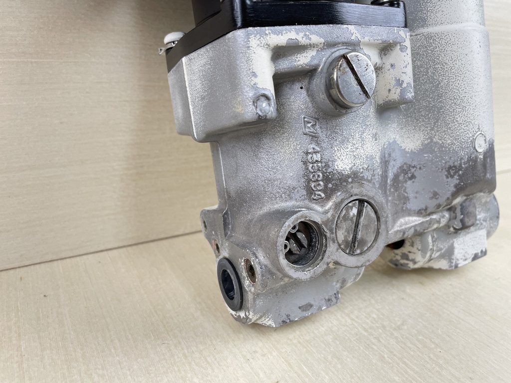 Johnson Evinrude 40HP 50 HP Power Trim & Tilt Unit Assembly 0438135 0435903