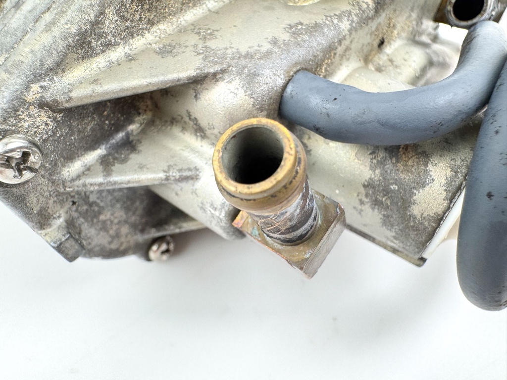 2003 Yamaha 115 HP 4 Stroke Outboard VST Float Chamber Assembly 68V-14180-01-00 Cleaned