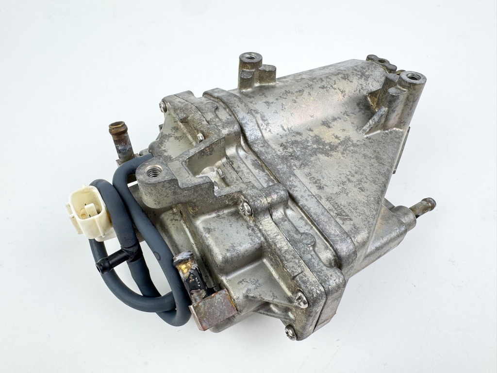 2003 Yamaha 115 HP 4 Stroke Outboard VST Float Chamber Assembly 68V-14180-01-00 Cleaned