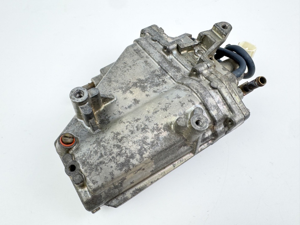 2003 Yamaha 115 HP 4 Stroke Outboard VST Float Chamber Assembly 68V-14180-01-00 Cleaned