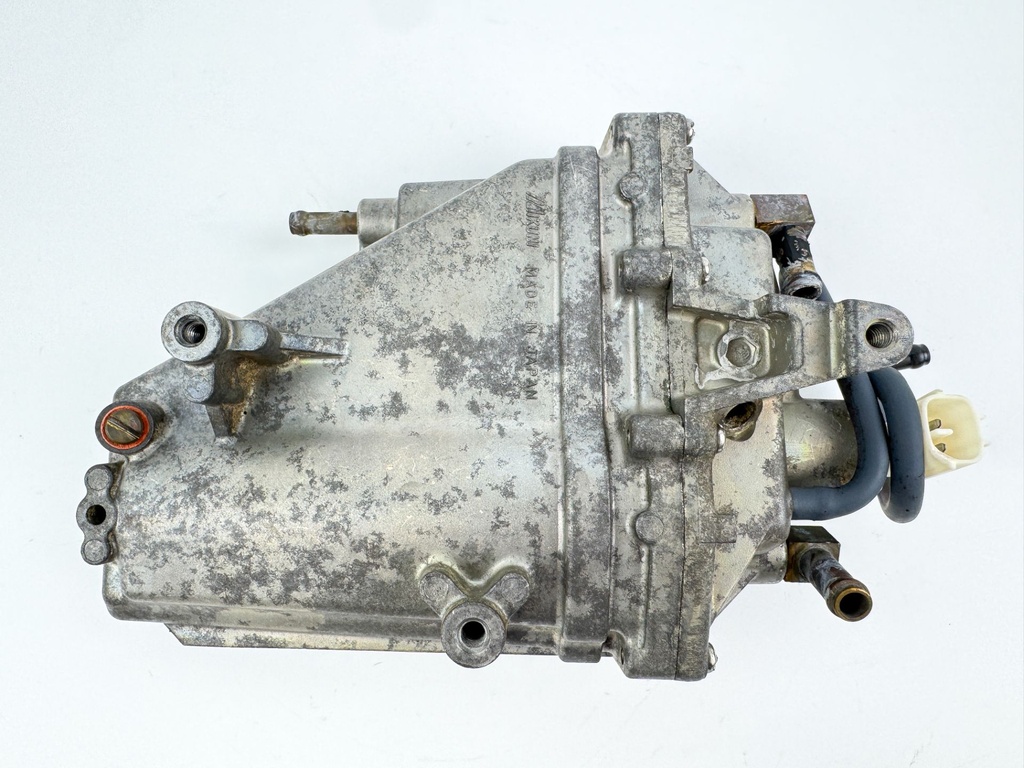 2003 Yamaha 115 HP 4 Stroke Outboard VST Float Chamber Assembly 68V-14180-01-00 Cleaned