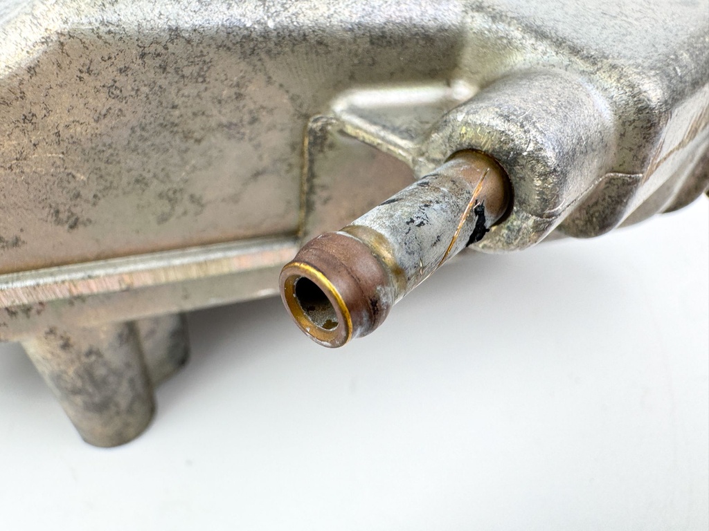 2003 Yamaha 115 HP 4 Stroke Outboard VST Float Chamber Assembly 68V-14180-01-00 Cleaned