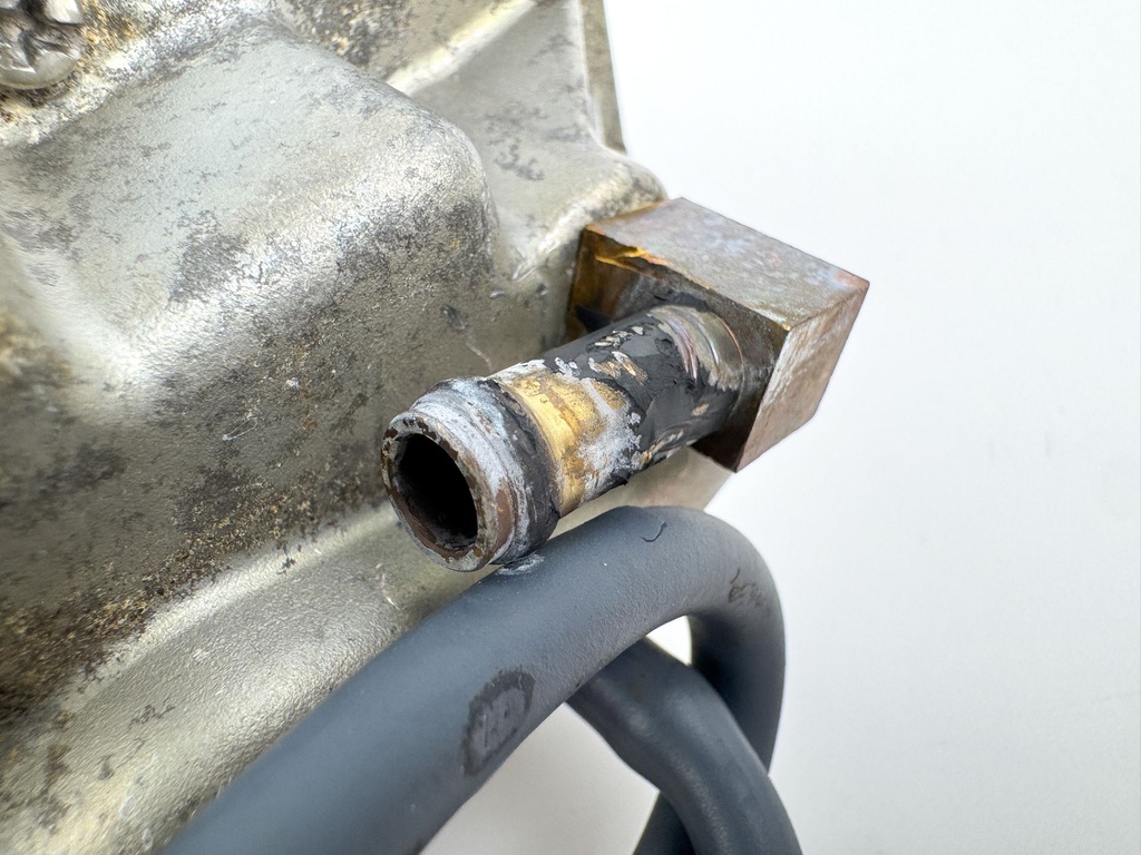 2003 Yamaha 115 HP 4 Stroke Outboard VST Float Chamber Assembly 68V-14180-01-00 Cleaned