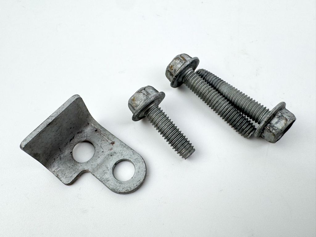 2000-2008 Yamaha 115HP 4 Stroke Outboard Cable Cover Plate 68V-42738-00-5B