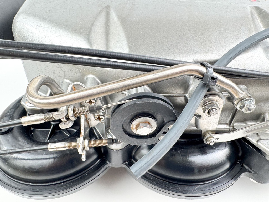 2010 Suzuki 250 HP 4 Stroke Outboard Air Intake Collector 13130-93J21 OEM