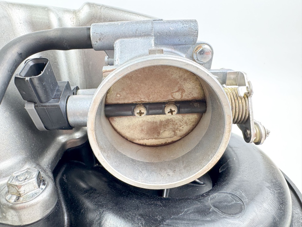 2010 Suzuki 250 HP 4 Stroke Outboard Air Intake Collector 13130-93J21 OEM