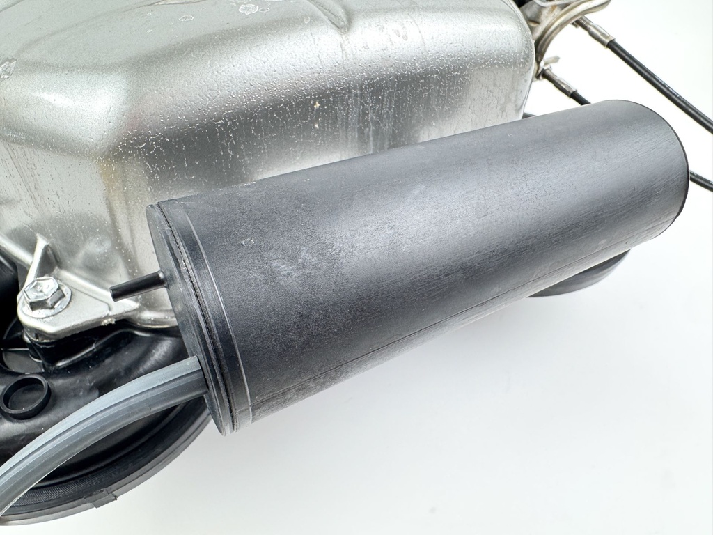 2010 Suzuki 250 HP 4 Stroke Outboard Air Intake Collector 13130-93J21 OEM