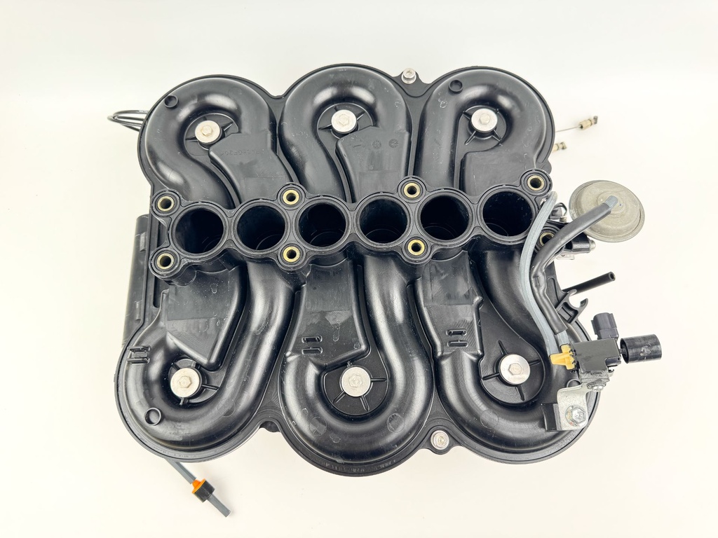 2010 Suzuki 250 HP 4 Stroke Outboard Air Intake Collector 13130-93J21 OEM