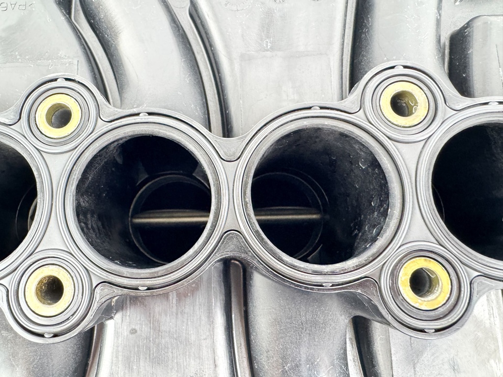 2010 Suzuki 250 HP 4 Stroke Outboard Air Intake Collector 13130-93J21 OEM