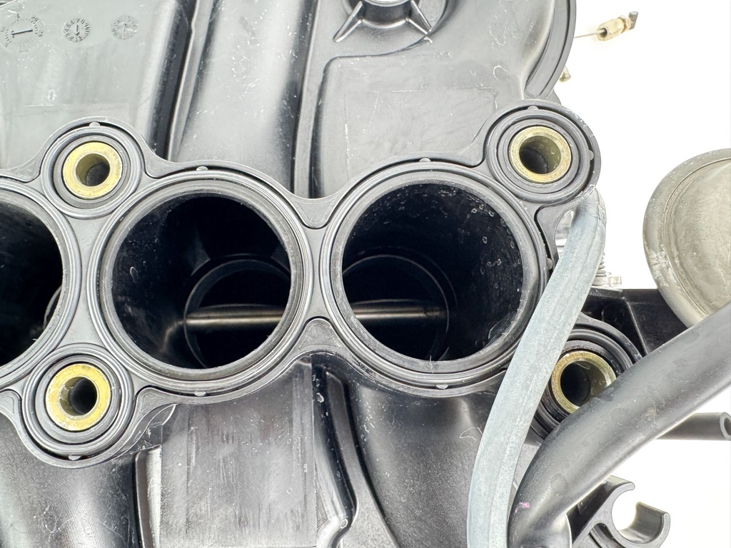 2010 Suzuki 250 HP 4 Stroke Outboard Air Intake Collector 13130-93J21 OEM