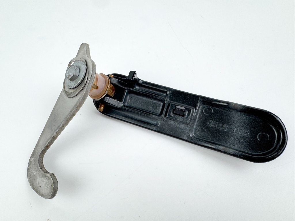 2009 Suzuki 250 HP 4 Stroke Outboard Starboard Latch Handle 61633-93J00-0EP OEM