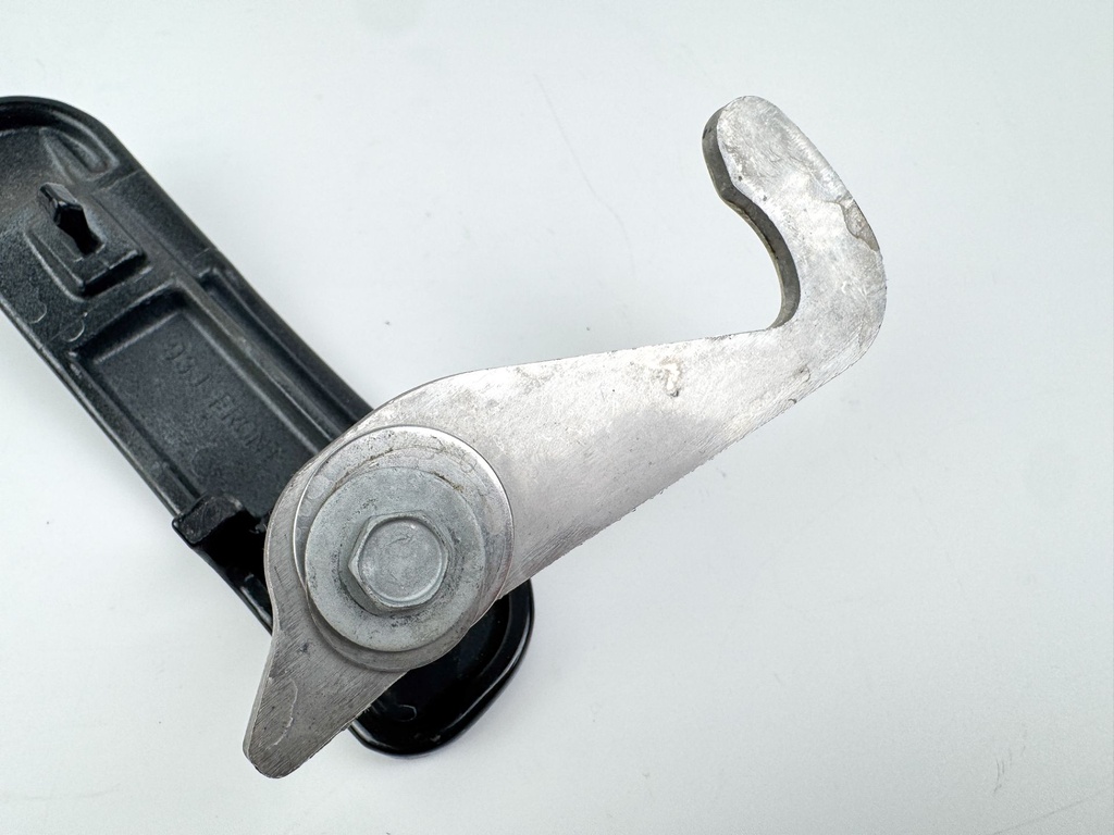 2009 Suzuki 250 HP 4 Stroke Outboard Front Latch Handle 61645-93J00-0EP OEM