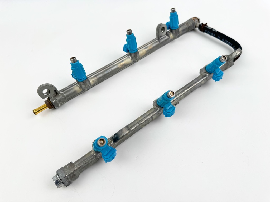 2009 Suzuki 250 HP 4 Stroke Outboard Port Fuel Injector Set W/ Rail 15710-93J00 OEM