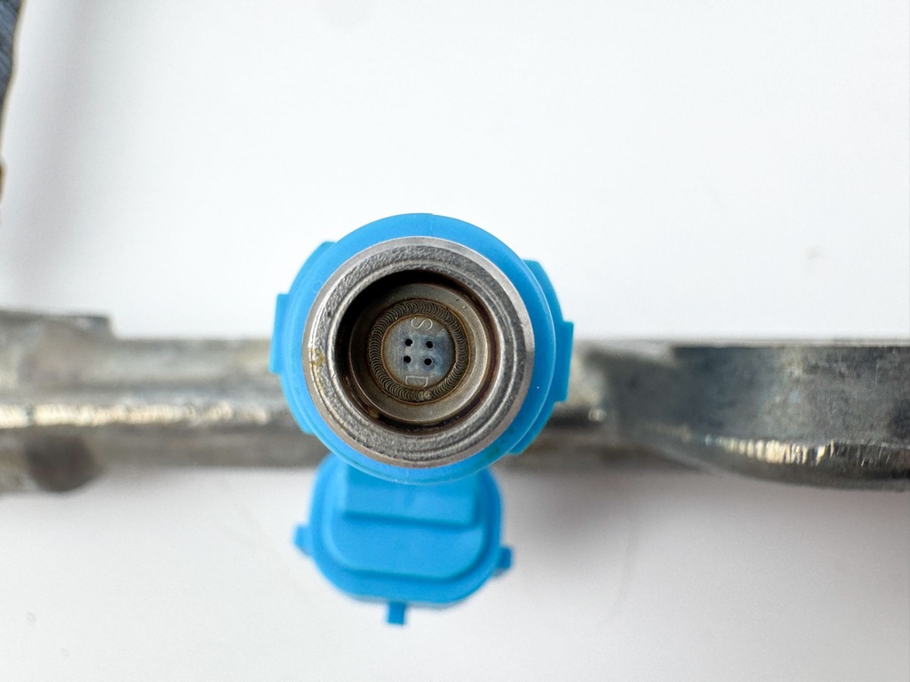 2009 Suzuki 250 HP 4 Stroke Outboard Port Fuel Injector Set W/ Rail 15710-93J00 OEM