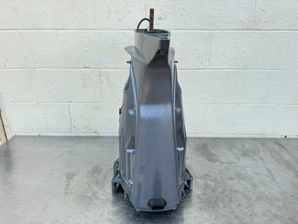 2006 Yamaha 225HP 4 Stroke Outboard Exhaust Guide Upper Casing Complete