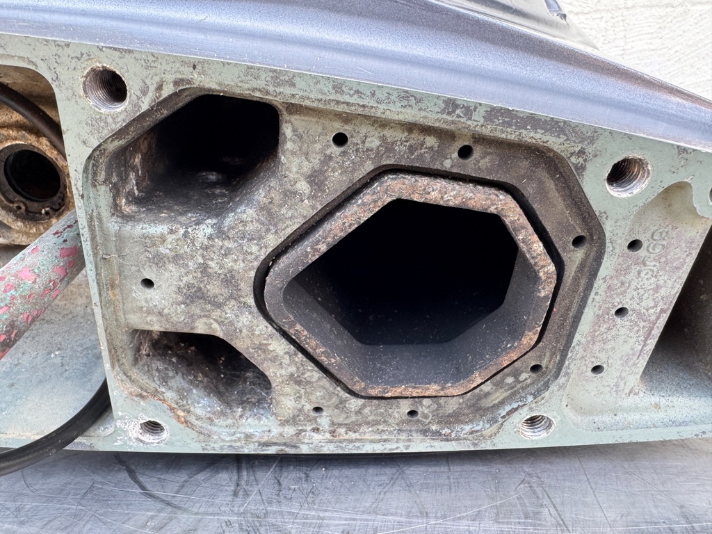 2006 Yamaha 225HP 4 Stroke Outboard Exhaust Guide Upper Casing Complete