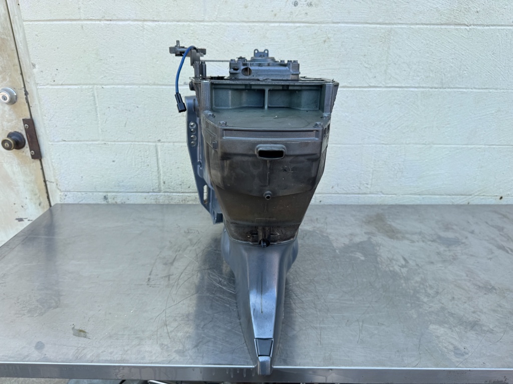 2004 Yamaha 115 HP 4 Stroke Outboard Complete Midsection & Swivel Bracket 64E-43311-10-8D Long