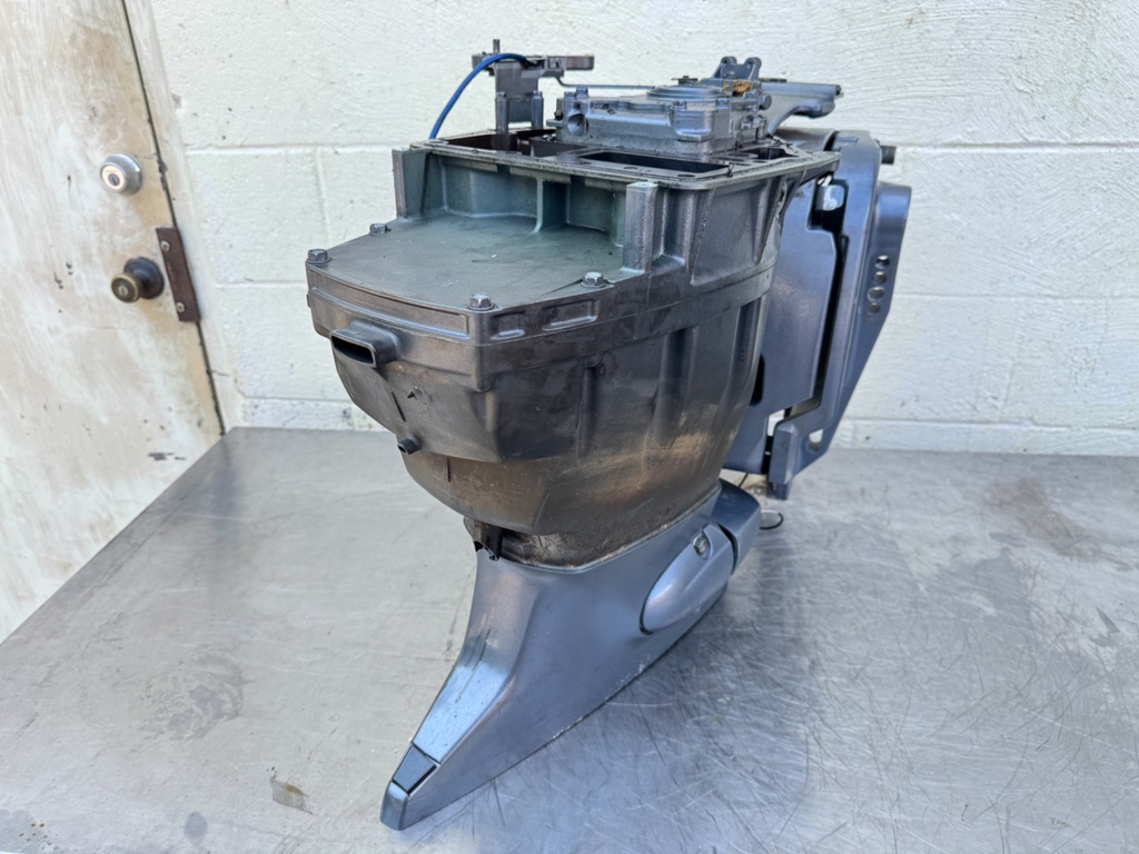 2004 Yamaha 115 HP 4 Stroke Outboard Complete Midsection & Swivel Bracket 64E-43311-10-8D Long