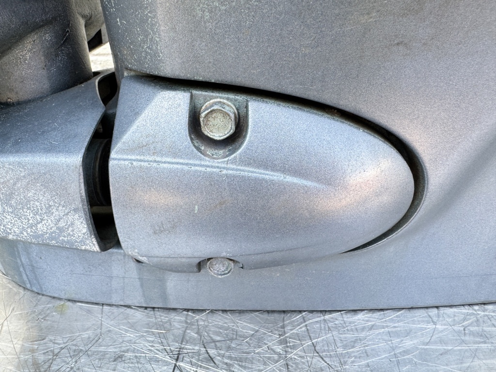 2004 Yamaha 115 HP 4 Stroke Outboard Complete Midsection & Swivel Bracket 64E-43311-10-8D Long