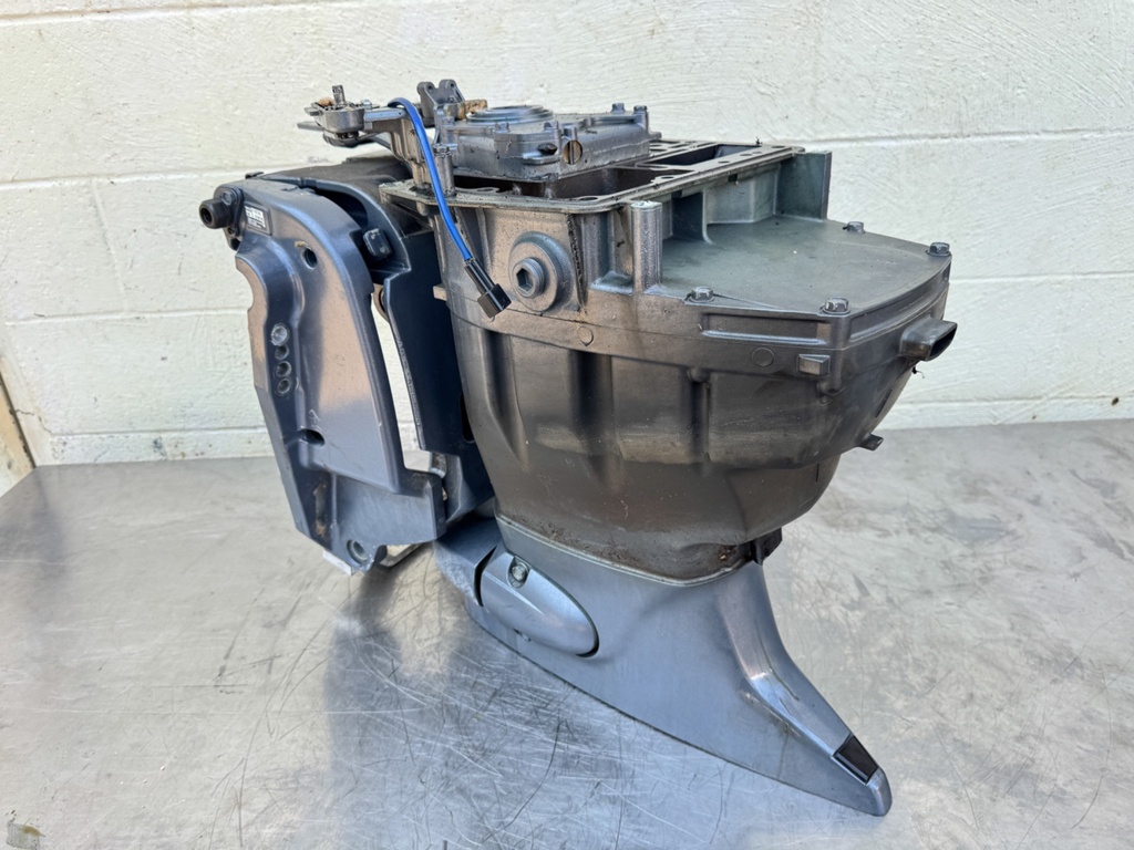 2004 Yamaha 115 HP 4 Stroke Outboard Complete Midsection & Swivel Bracket 64E-43311-10-8D Long