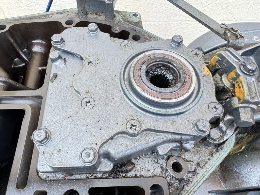 2004 Yamaha 115 HP 4 Stroke Outboard Complete Midsection & Swivel Bracket 64E-43311-10-8D Long