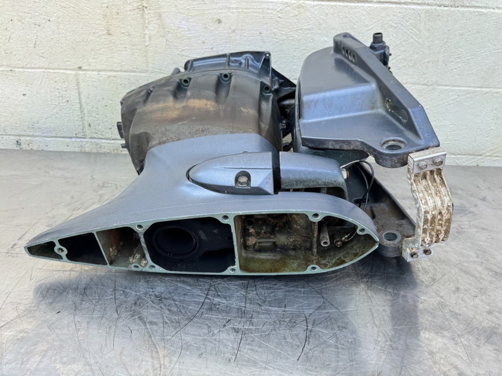 2004 Yamaha 115 HP 4 Stroke Outboard Complete Midsection & Swivel Bracket 64E-43311-10-8D Long