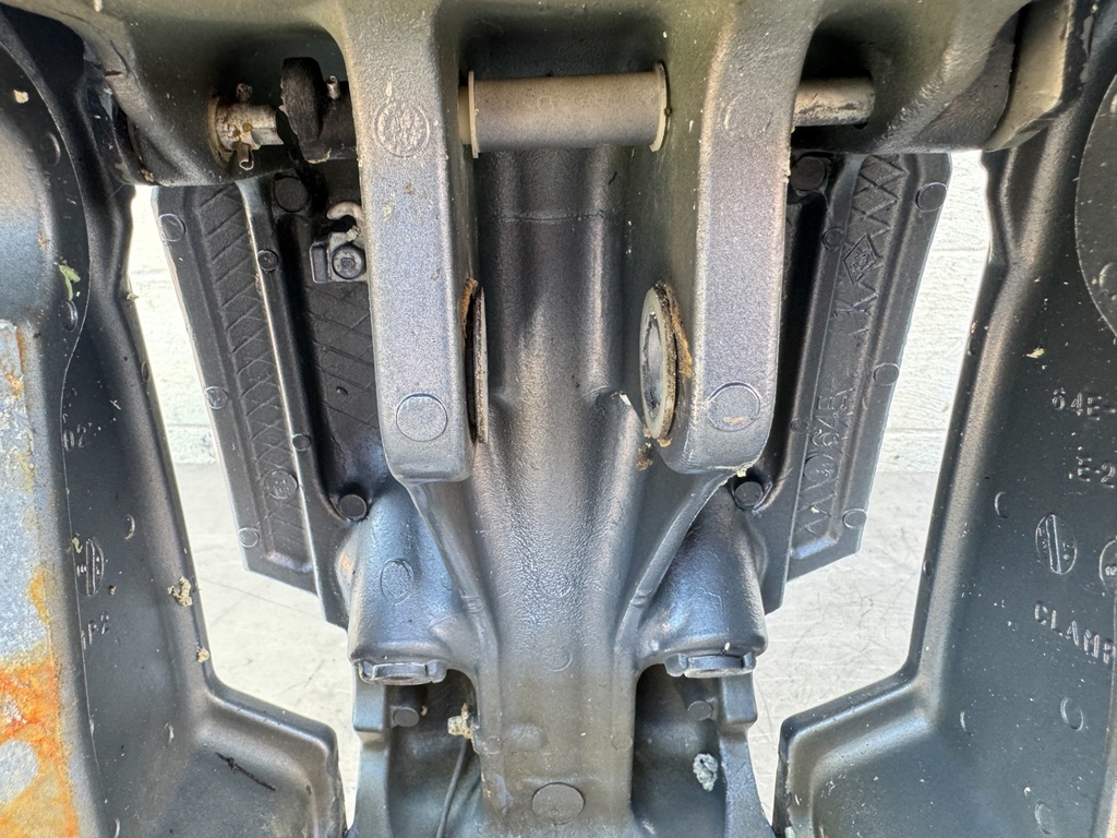 2003 Yamaha 115 HP 4 Stroke Outboard Complete Midsection & Swivel Bracket 64E-43311-10-8D OEM