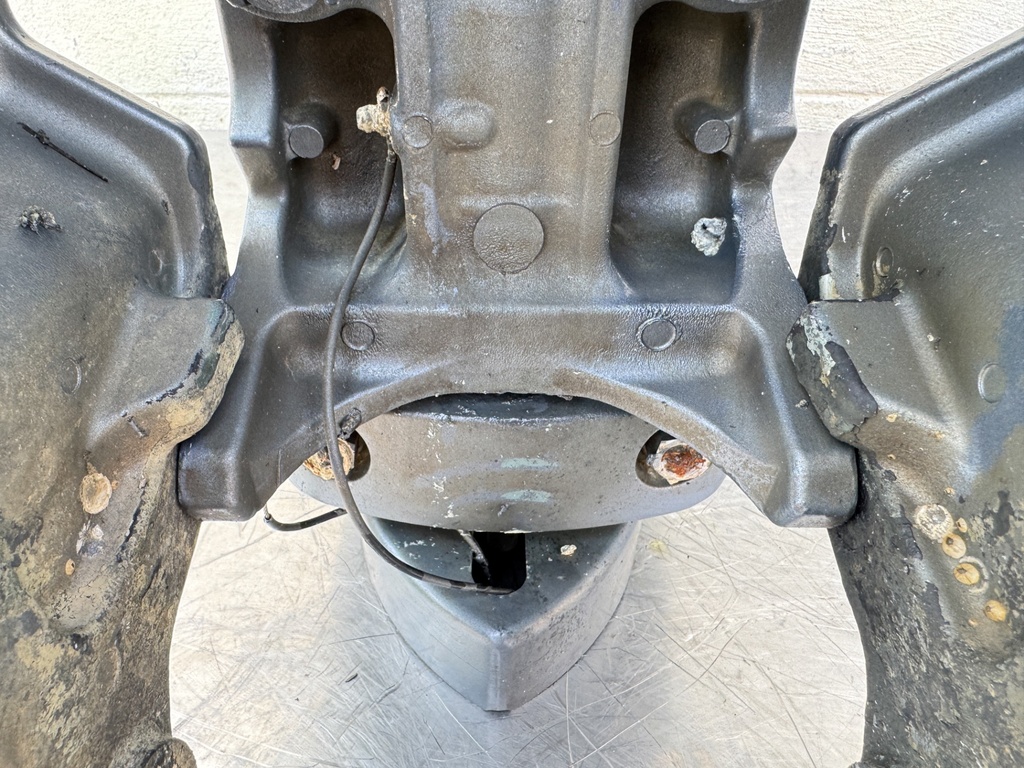 2003 Yamaha 115 HP 4 Stroke Outboard Complete Midsection & Swivel Bracket 64E-43311-10-8D OEM