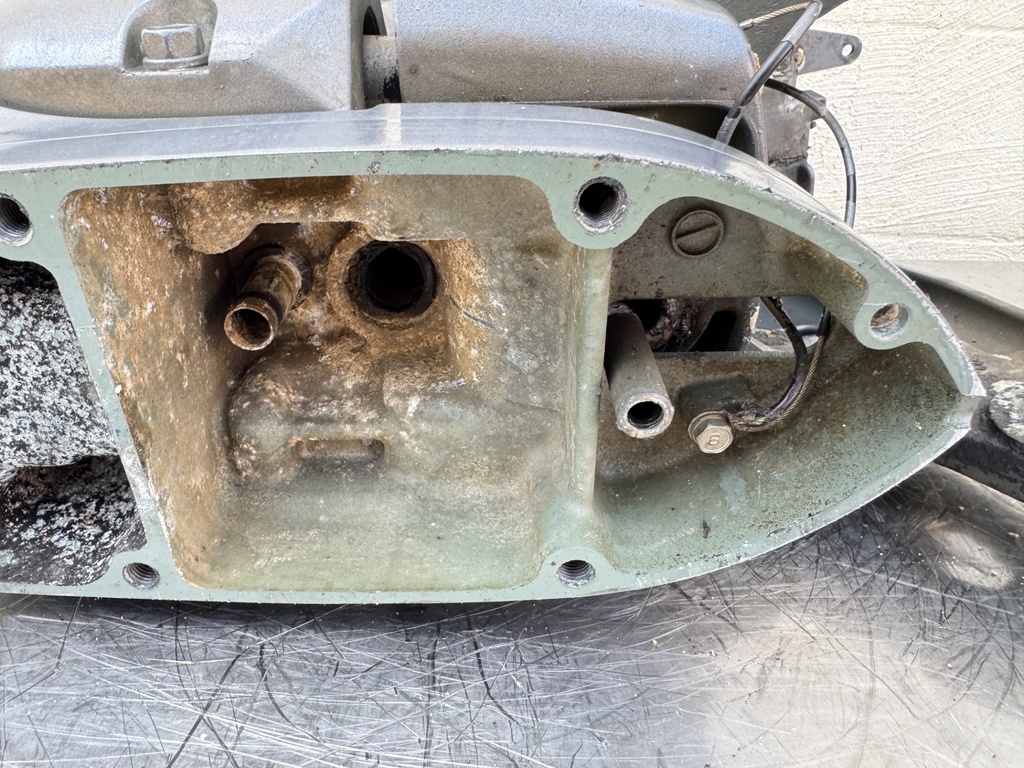 2003 Yamaha 115 HP 4 Stroke Outboard Complete Midsection & Swivel Bracket 64E-43311-10-8D OEM