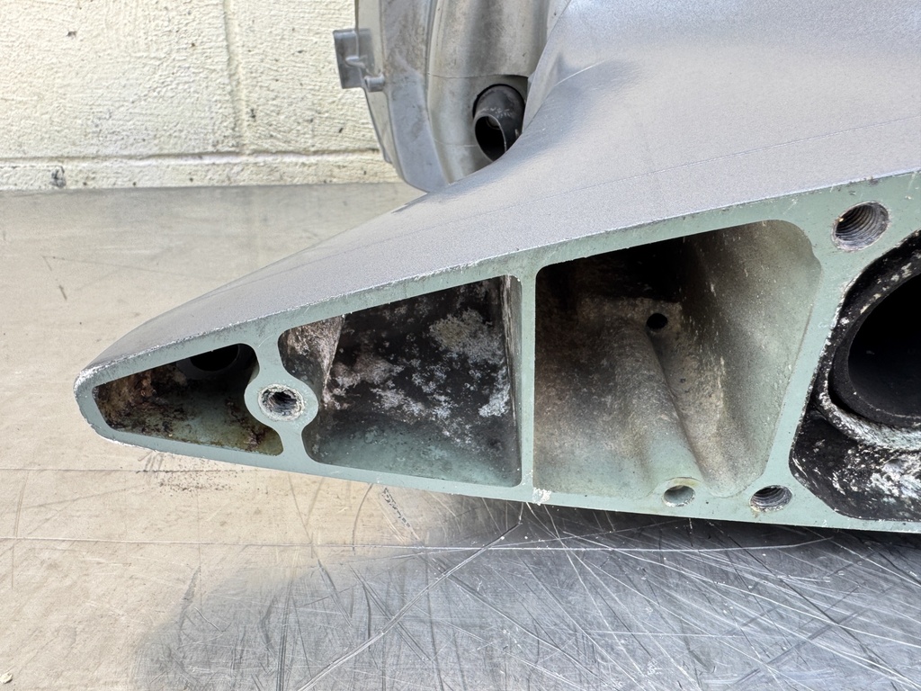 2003 Yamaha 115 HP 4 Stroke Outboard Complete Midsection & Swivel Bracket 64E-43311-10-8D OEM