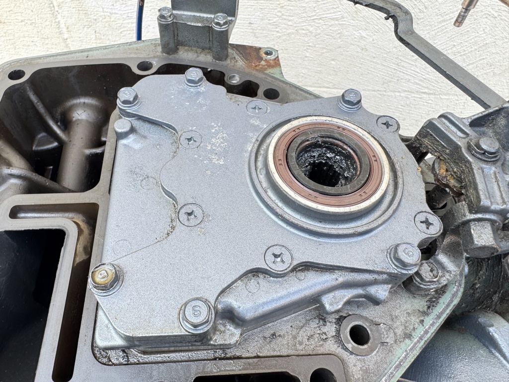 2003 Yamaha 115 HP 4 Stroke Outboard Complete Midsection & Swivel Bracket 64E-43311-10-8D OEM