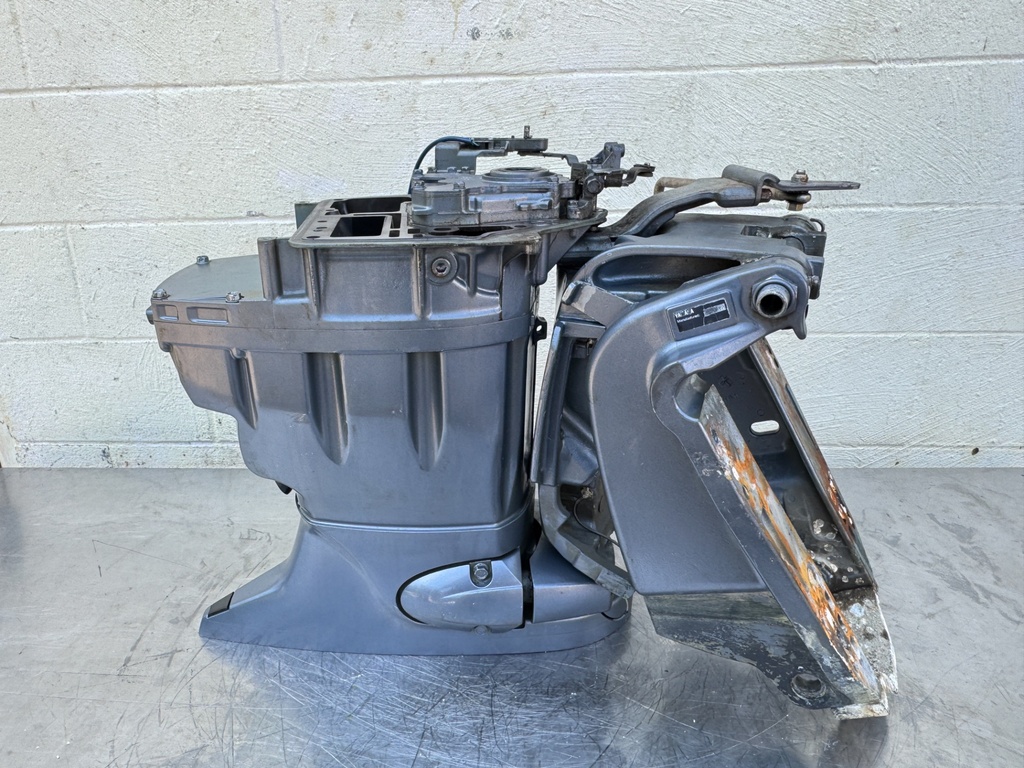 2003 Yamaha 115 HP 4 Stroke Outboard Complete Midsection & Swivel Bracket 64E-43311-10-8D OEM